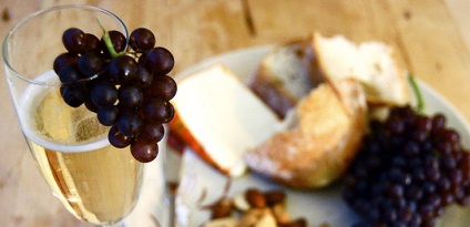Комбинацията от вино и сирене, което вина трябва да бъдат комбинирани с някои сирена