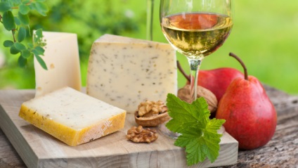 A bor és a sajt kombinációja, amelyhez a borokat kombinálni kell, amelyekhez sajtok