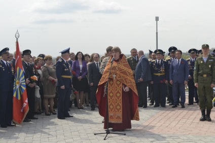 Deschiderea solemnă a unui monument pentru victimele războaielor locale sau instrucțiuni de a aduce cazuri