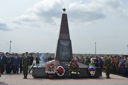 Deschiderea solemnă a unui monument pentru victimele războaielor locale sau instrucțiuni de a aduce cazuri