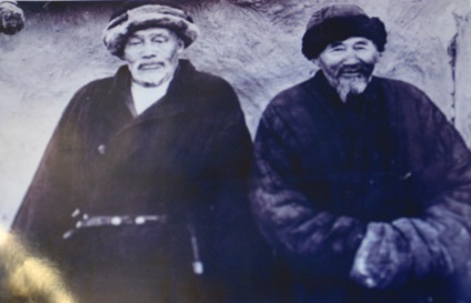 Hainele tradiționale ale kazahilor