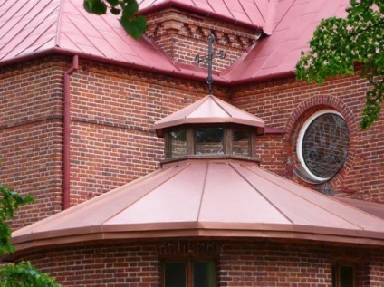 Alegem un acoperiș metalic modern pentru acoperișul casei ondulată din metal, metal, cusături,