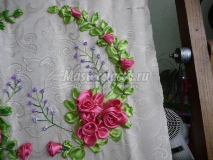 Broderie cu panglici decorative din satin panglici