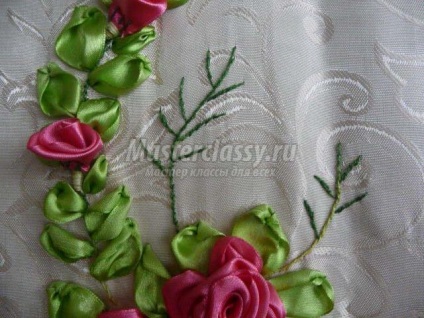 Broderie cu panglici decorative din satin panglici