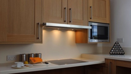 Built-in hota pentru instalarea bucătăriei și instalarea de către mâinile proprii, cele mai silențioase modele
