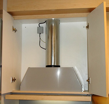 Built-in hota pentru instalarea bucătăriei și instalarea de către mâinile proprii, modelele cele mai silențioase