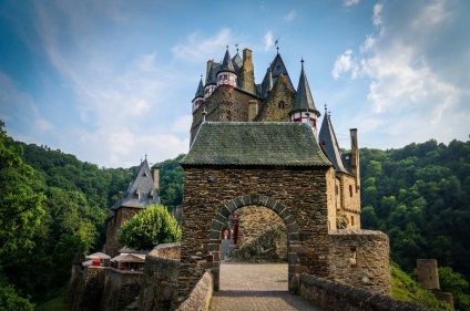 Eltz kastély leírása, fotó és videó a várról