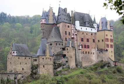 Eltz kastély leírása, fotó és videó a várról