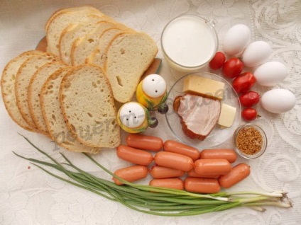 Caserola din pâine, ouă și lapte cu cârnați, roșii și brânză