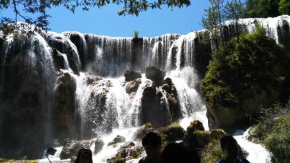 Cutremurul din Sichuan a transformat faimoasele cascade într-o grămadă de murdărie