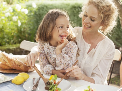 10 sfaturi despre cum să înveți un copil să mănânce frumos, Marie Claire