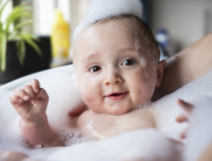 16 Kérdés újszülött fürdőzéséről - a helyszínen - mindent a terhességről, a szülésről, a szoptatásról