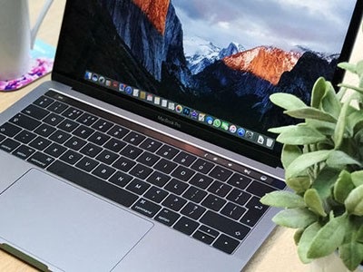 Apple MacBook Pro (2016) c bara de atingere a fost recunoscută aproape nereparabilă