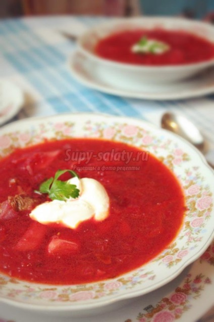 Borsch almával és fahéjjal