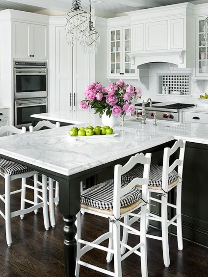 Bucătărie alb-negru 40 de interioare monocrome elegante