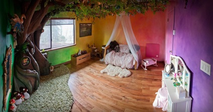 Dormitorul pentru copii unde locuiește arborele magic