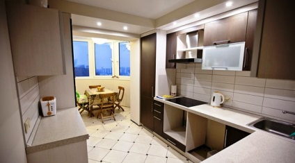 Designul bucătăriei cu balconul este spațiul corect zonat