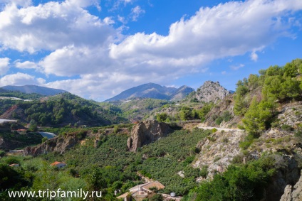 Obiectivele parcului sunt cactusii și dinozaurii, iar cascadele algarului, Ekaterina Batova -