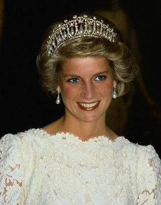 Bijuteriile prințesei lui Diana, totul despre bijuterii
