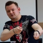 Ex-vocalistul - regele și jesterul grupului nostru numit fasciști și satanici, discuții