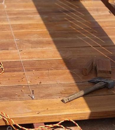 Instrucțiuni de montare a podelei din lemn, fotografie