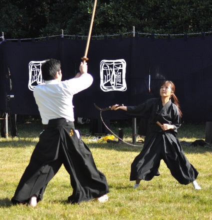 Történelmi referencia - kusarigama, kések a világ minden tájáról