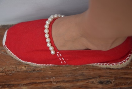 Cum sa decorati hainele si pantofii cu perle artificiale