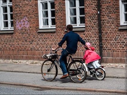 Hogyan oktasson egy gyermeket egy kerékpáron kerékpározni szakaszokban (háromkerekű és kétkerekű), videó