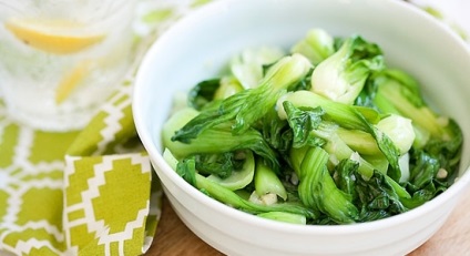 Varză chineză cu usturoi - bok choy