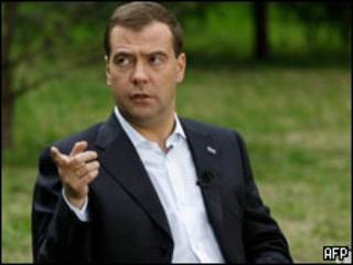 Medvedev a condamnat-o pe Stalin și a avertizat împotriva unui nou serviciu rus de război