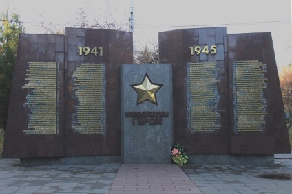 Monument și pătrat de glorie, bulevardul de arme, capela în numele Sfântului Gheorghe Victorii