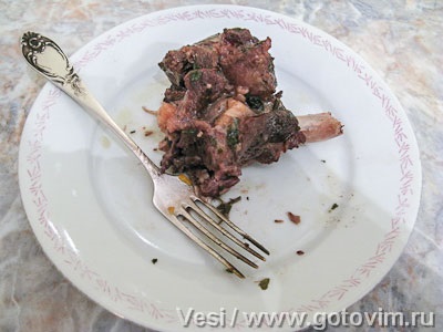 Carne de miel tineri, coapte cu menta si vin (vesi si gluck)