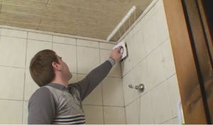 Organizarea ventilației în baie determină instalarea ventilației forțate în toaletă