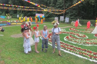 Opinii despre deschiderea festivalului de flori de gradina in parcul Kuzminki-Lublino - odihna cu copii