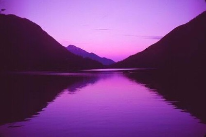 De ce se consideră că culoarea violetă este culoarea schizofrenică