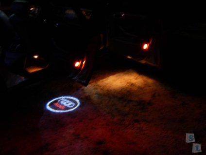 Iluminarea ușilor cu logo-ul auto