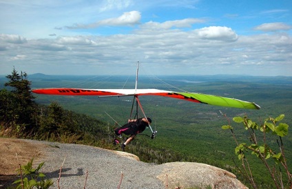 Zbor pe un glider și un parapanta