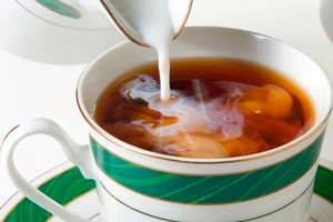 Utilizarea și rănirea ceaiului cu lapte de negru, verde și alte tipuri de ceai