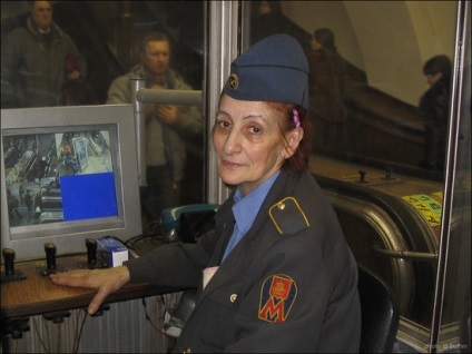 Megijeszteni az utasokat Stalin kinyilatkoztatásával a metró mozgólépcsőjének korábbi alkalmazottjával