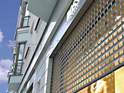 Rollete pe ferestrele de soiuri, caracteristici și fotografii ale structurilor de protecție și decorative