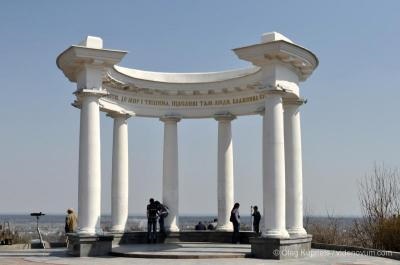 Rotunda prieteniei popoarelor (Poltava, Ucraina), expert mondial