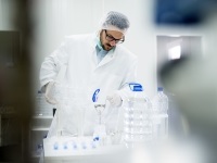 Sanofi va plăti până la 2,4 miliarde de euro pentru biologi împotriva bolilor imunoinflamatorii