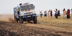 Шовковий шлях »зсередини мотор в вогні, намет під літаком і фотомоделі