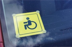 Penalizare pentru parcarea sub semnul unui loc pentru persoanele cu handicap în 2017 de parcare pentru persoanele cu handicap