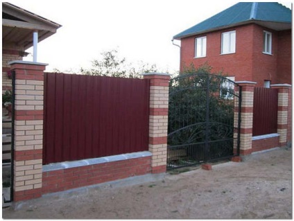 Gard modern pentru o casă de țară și împrejmuire