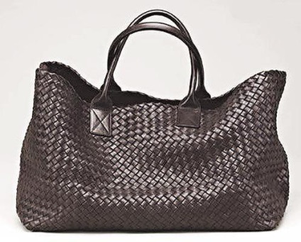 Portofoliul Bottega veneta este un accesoriu excelent