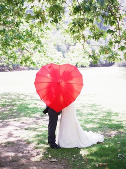 Umbrelă de nuntă - accesoriu rezistent la intemperii și elegant