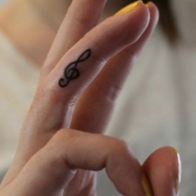 A treble clef tetoválása