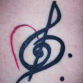 A treble clef tetoválása