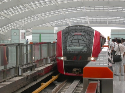 Vagoane, ca în diferite țări, transportă pasagerii metroului, canalul 360